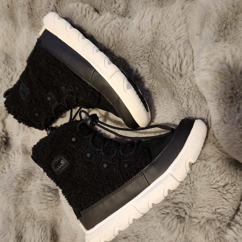 Sorel ( Explorer )Size 5 Sneaker Booties